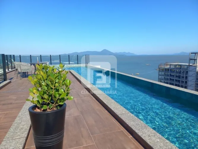 Apartamento de 2 dormitórios em Coqueiros