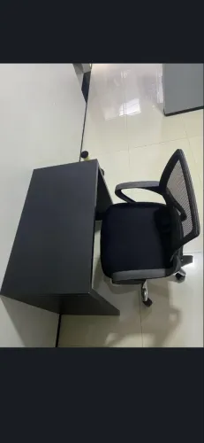 Mesa e cadeira de escritório para trabalho ou estudos ! ( 4 meses de uso ) 