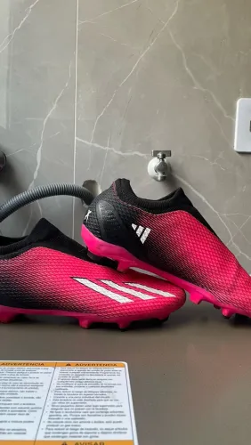Chuteira adidas
