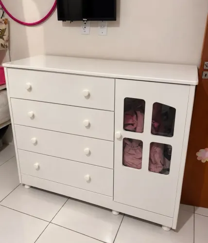 Cômoda semi nova