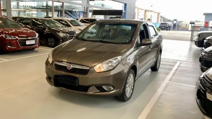 Fiat Grand Siena Essence 1.6 Flex 16V 2013