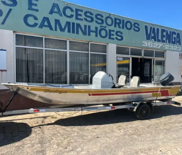 Conjunto Semi Chata 6 metros com motor Yamaha 25HP e Carreta - Completo - Impecável