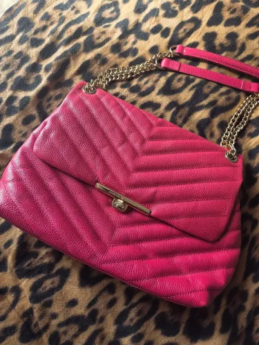 Bolsa de ombra matelassê couro Jorge Bischoff.