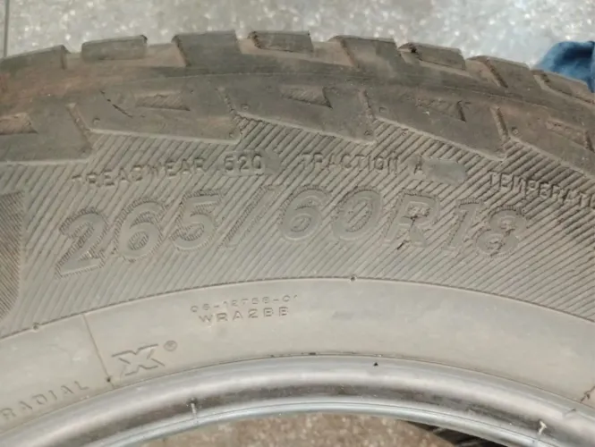 Pneus seminovos Michelin aro 18 (265/60), em excelente estado, conforme as fotos.