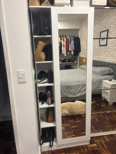 Sapateira uma porta com espelho e bolseira