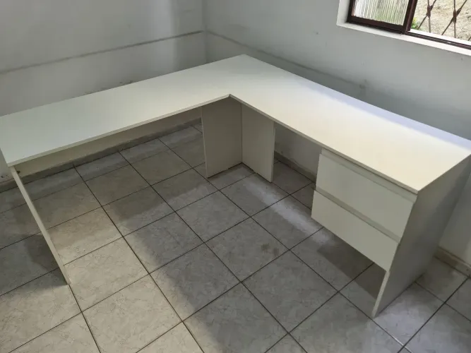 Mesa Escritório em L - Branca - 2 Gavetas - Conservada