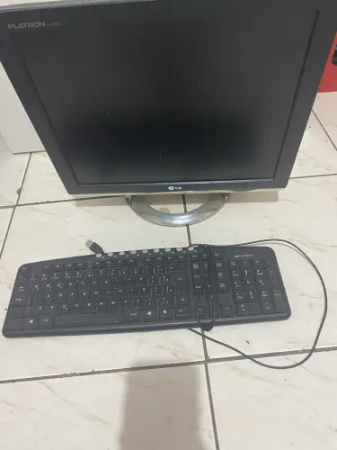 Monitor e teclado