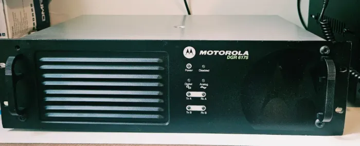 REPETIDORA MOTOROLA DGR 6175 VHF (DIGITAL/ANALÓGICA) 