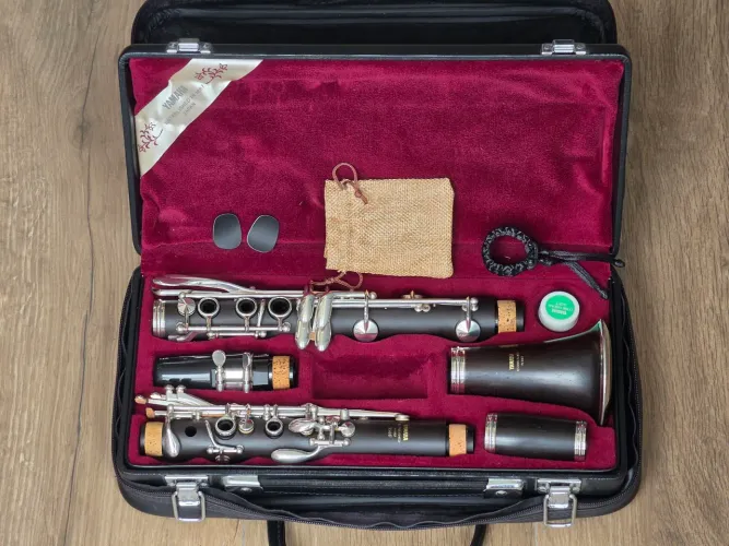 Clarinete Yamaha YCL-350F madeira + BRINDES