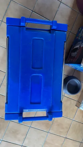 Vendo um caixa