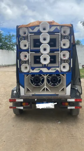 CARRETINHA DOIS EIXOS E ESTRUTURA VAZIA