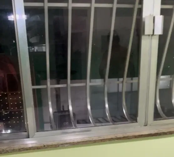 Janela de alumínio antigo
