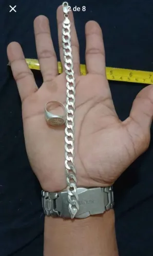 Vende-se pulseira e anel de prata.