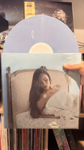 Vinil Madison Beer - Locket (webstore)