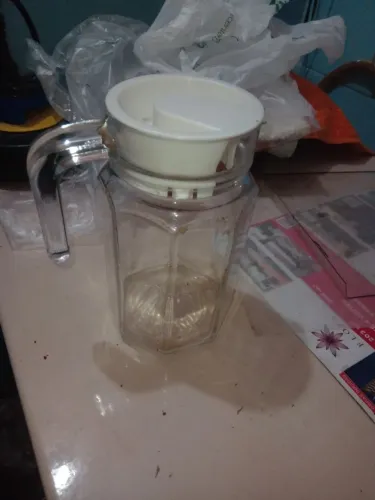 Jarra de Vidro oitavada com tampa de plastico