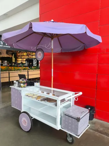 Food Kart com Vitrine Tripla, Prateleiras e Caixa Térmica