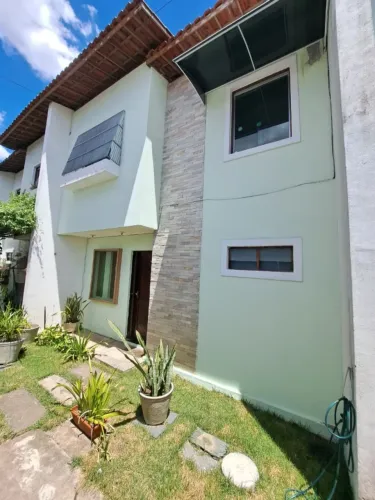 Duplex em condomínio próximo às universidades públicas de CG com três quartos | R$ 1.200