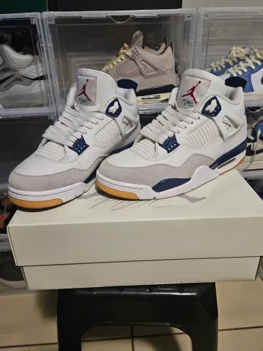 Jordan 4 SB Navy 42