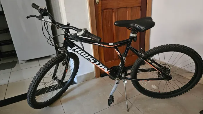 Bicicleta Houston Atlantis Land aro 24 com 21 marchas