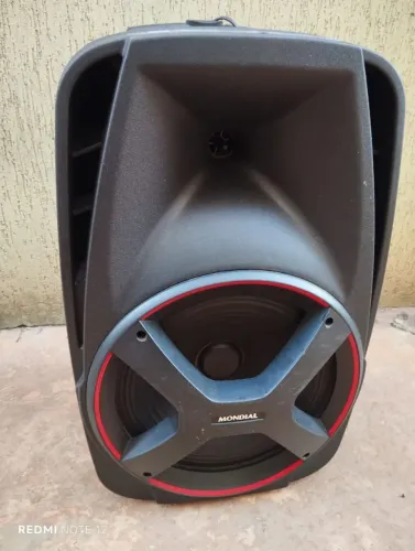 Caixa de som semi-nova com bluetooth