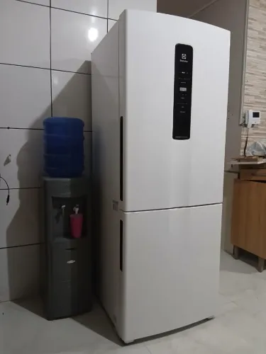 Geladeira Frost Free inverter grande 