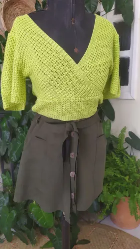 Blusa estilo cropped em linha BLUE streel Tam P