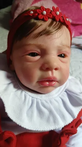 Bebê reborn corpinho de tecido cabelos implantado fio a fio 