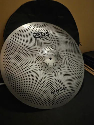 Pratos bareria zeus mute