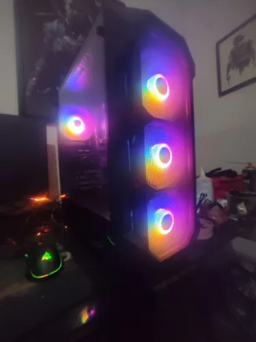Pc gamer i3 12 geração + RX 580 8 GB Roda tudo  parcelo até 12 x pego vídeO GAME
