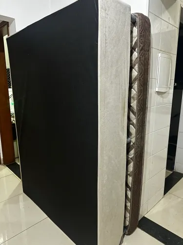 Cama de Casal em Bom Estado - Confortável e Resistente