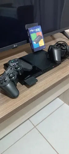 Play 2 com 2 controles+ memóri card + jogos +cabo HDMI