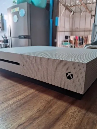 Xbox One S - em ótimo estado