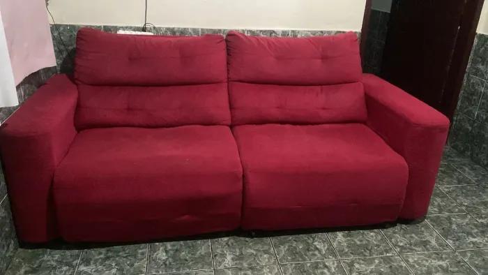 Sofá 2 lugares vermelho