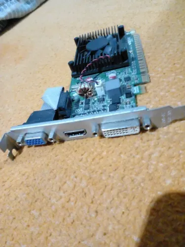Placa de video VGA HDMI DVI   1 GB