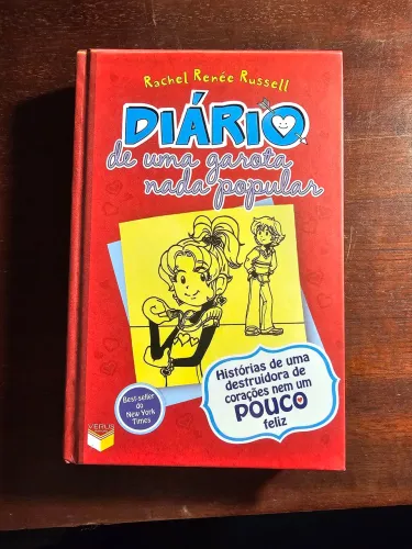 "Diário de uma Garota Nada Popular" - 6° Vol. (Capa Dura)