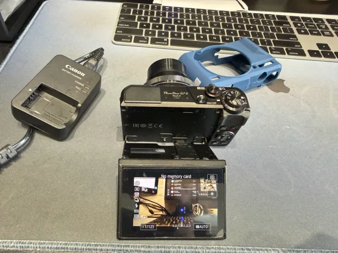 Camera canon g7x seminova com capinha de silicone