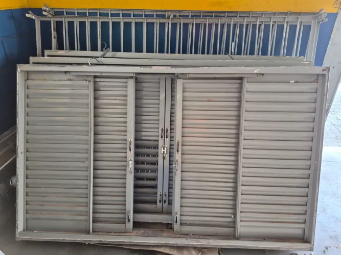 Janela 6 folhas Sasazaki 2,00x1,20m - acompanha grade externa