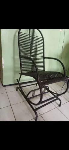 Vendo duas cadeiras de balanço. 