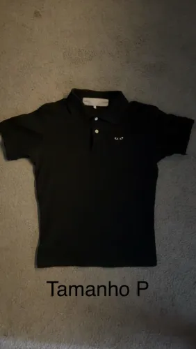 Vendo desapego 2 camisetas e 1 zip up