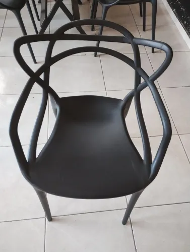 Vendo Cadeira Allegra na cor preta