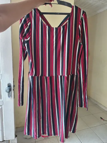 Vestido listrado com manga