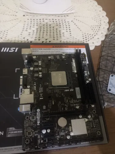 KIT PLACA MAE B450M BIOSTAR + PROCESSADOR RYZEN 3 5300G