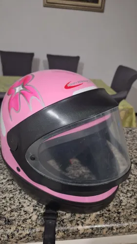 Vendo capacete San Marino semi novo