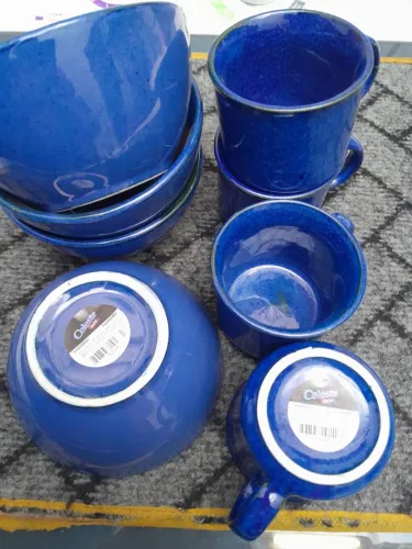 4 Canecas e 4 Bowl em cerâmica