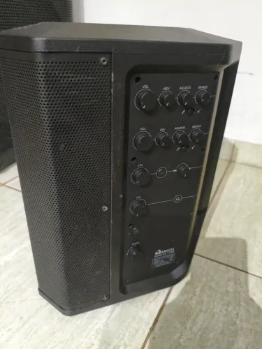 Caixa profissional nuoma pra músicos super potente 200rms