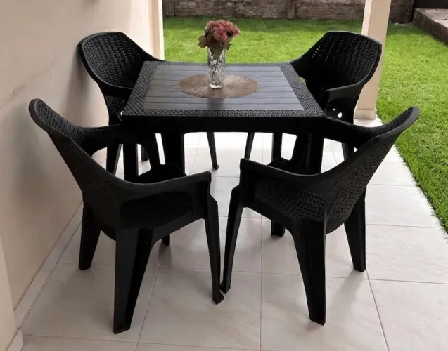 Mesa com 4 cadeiras 