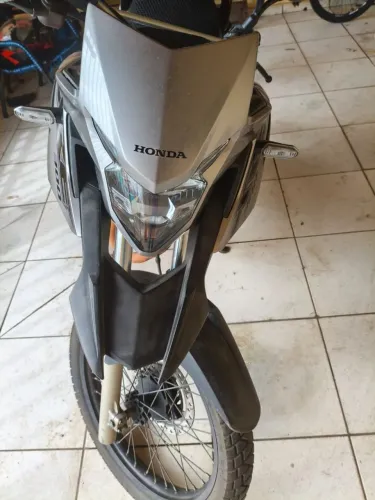 Vendo moto XRE 300 abs