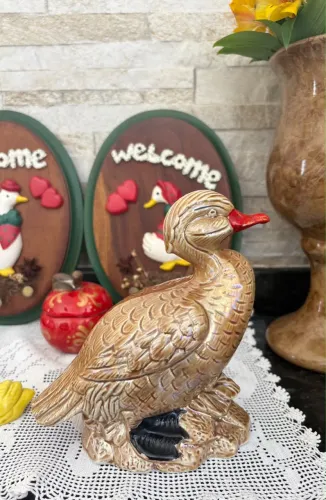 Lindíssima escultura de Pato em porcelana
