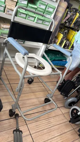 Vendo cadeira de banho