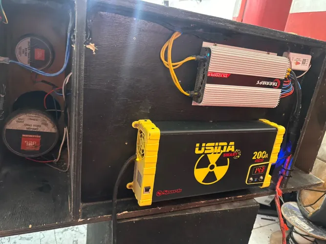 Vendo som automotivo potente
